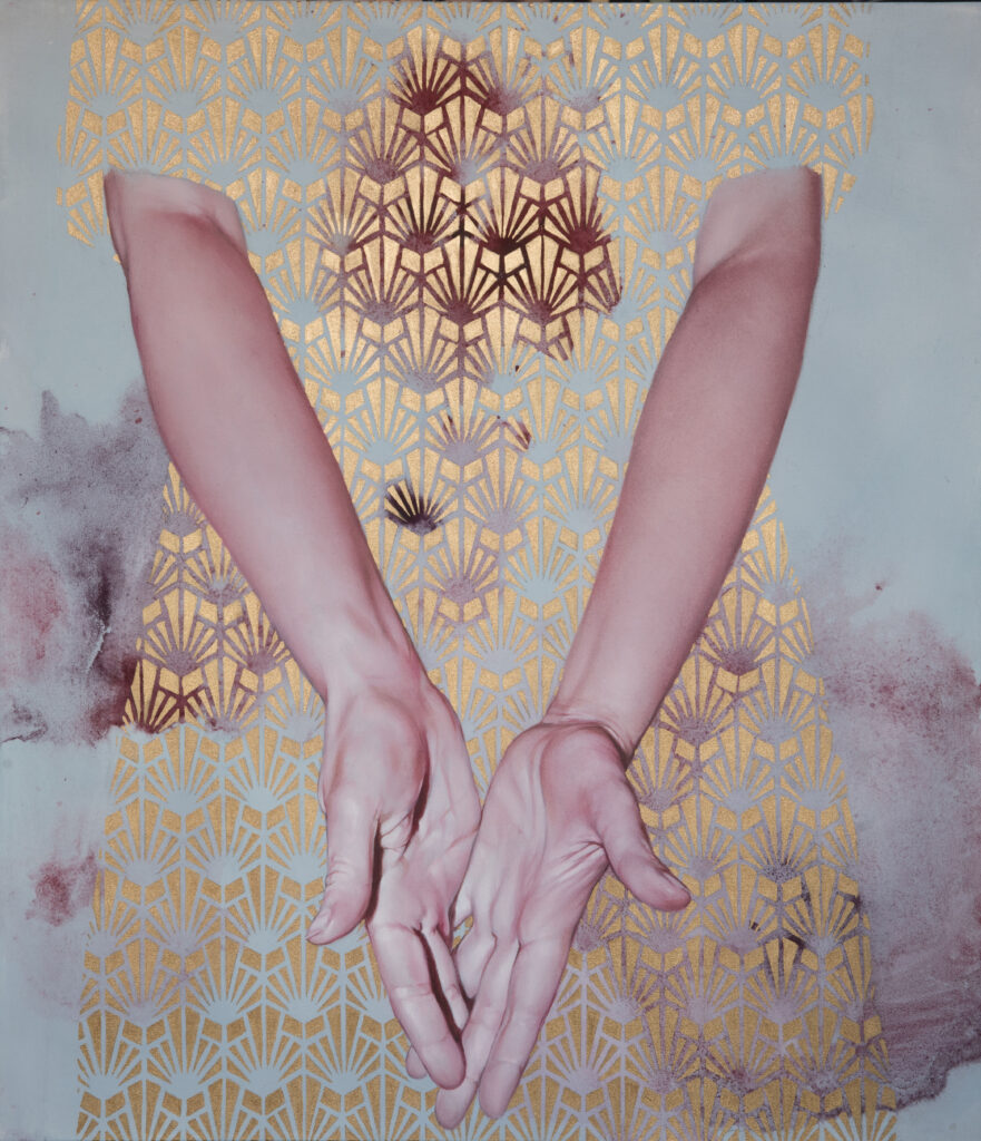 Antonella Cinelli 5 C9.2322 Fantasmatica 3 olio e polvere di ottone su tela cm. 80x60 2022